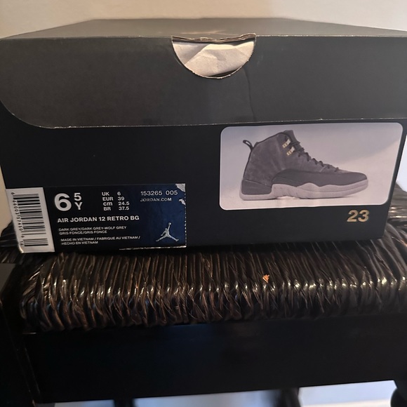 Jordan 12 Retro Dark Gray - Picture 5 of 6